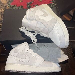 Air Jordan 1 Mid SE Craft